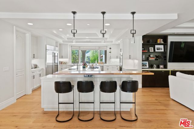 23593 Park South Street, Calabasas CA: https://media.crmls.org/mediaz/bdf7f49a-14ef-417f-a0d5-ba7edf3cd9a7.jpg