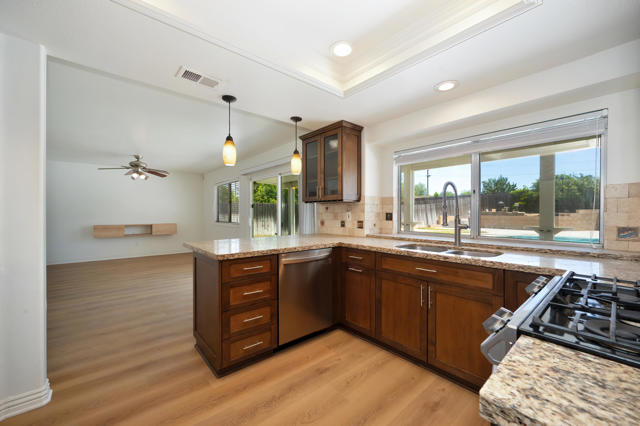 45478 Masters Drive, Temecula CA: https://media.crmls.org/mediaz/bdf832d3-d9e9-4c22-994b-baf16bb2dbfa.jpg