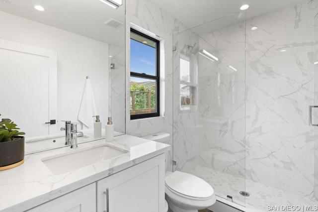 1170 Chinquapin AVE, Carlsbad CA: https://media.crmls.org/mediaz/bdf8c87e-c2d6-41b1-b71c-6587170a55bd.jpg