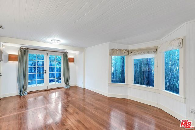2636 5th Street, Santa Monica CA: https://media.crmls.org/mediaz/bdf8edd8-fe10-4f90-90d0-392a417a8d50.jpg