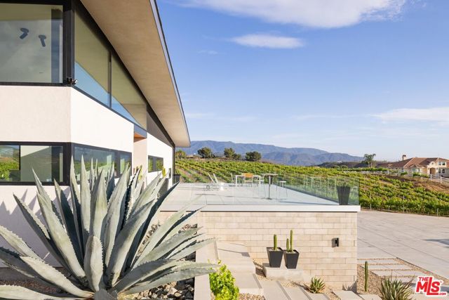 36453 Via El Pais Bonita, Temecula CA: https://media.crmls.org/mediaz/bdf90d65-51f6-41ff-8576-f994fc2884bd.jpg