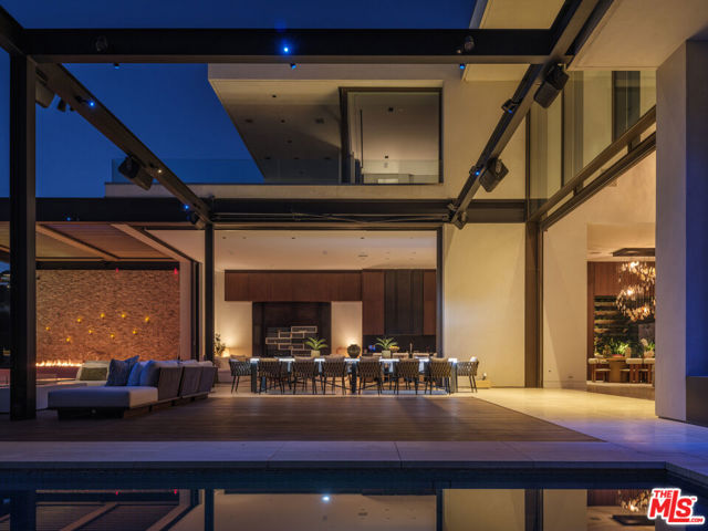 1305 Collingwood Place, Los Angeles CA: https://media.crmls.org/mediaz/bdf92061-8472-4a7a-93e2-5c82e9fb2047.jpg