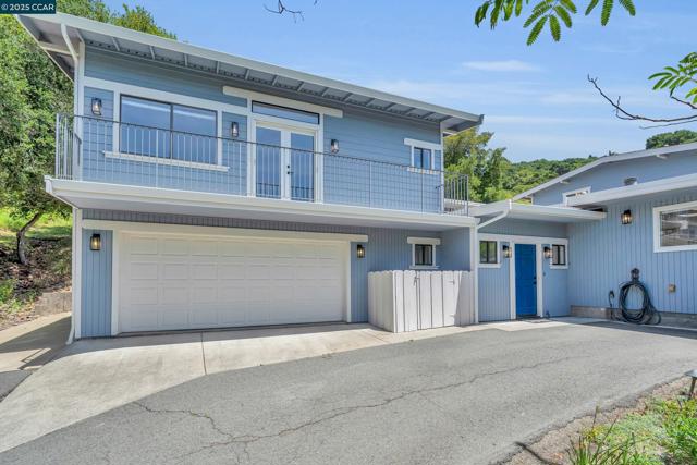 231 Orchard Rd, Orinda CA: https://media.crmls.org/mediaz/bdfa1fc5-dc79-4504-8fa3-46fc2250a606.jpg
