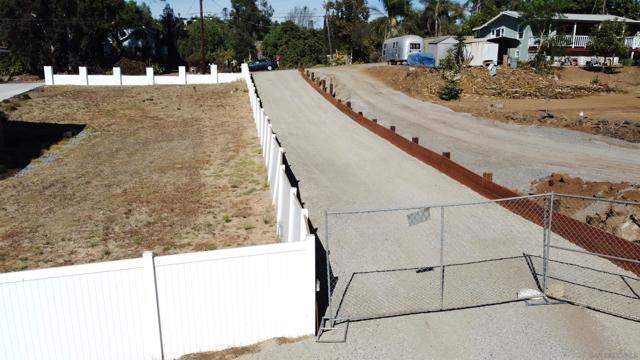 0 Echo Dr, La Mesa CA: https://media.crmls.org/mediaz/bdfa31ac-3a8c-4e8d-a31d-9942c71d3dd8.jpg