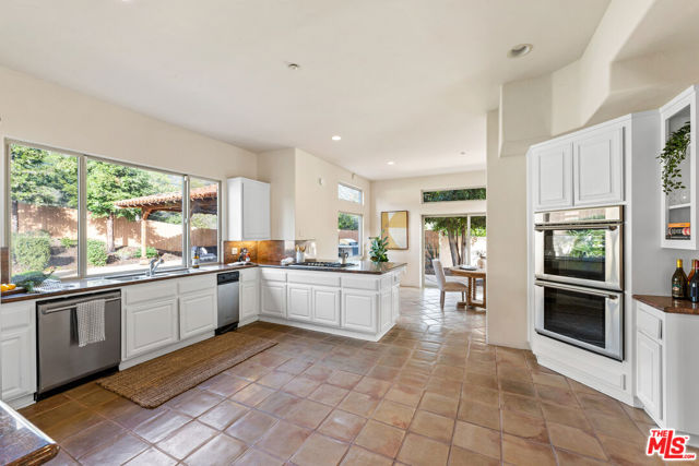 2175 Cold Canyon Road, Calabasas CA: https://media.crmls.org/mediaz/bdfa3519-6638-44d1-95d5-9dc703b765b3.jpg