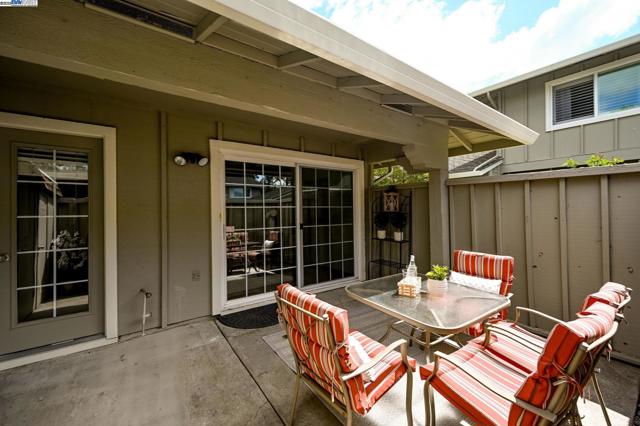 2812 Bollinger Canyon Rd, San Ramon CA: https://media.crmls.org/mediaz/bdfa5dc6-dd7a-4675-8a51-7a7fddca989f.jpg