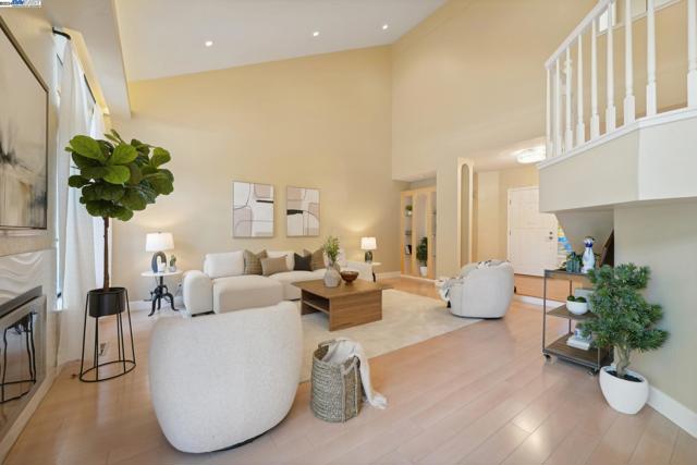108 Kingswood Cir, Danville CA: https://media.crmls.org/mediaz/bdfaa02a-2711-47db-b8f4-24db5e606fa1.jpg