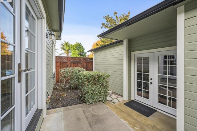 3801 Mohr Ave, Pleasanton CA: https://media.crmls.org/mediaz/bdfadd7a-81cc-4949-b903-ffd95d403802.jpg