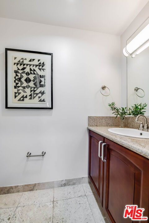 11218 Camarillo Street, 406 photo 16