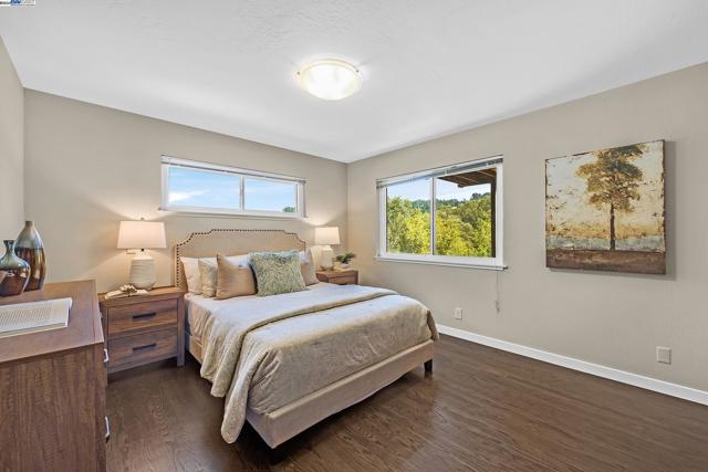 Image 21 of 34 For 1145 Hillview Rd