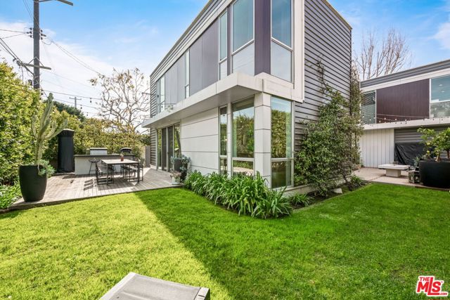 2736 Armacost Avenue, Los Angeles CA: https://media.crmls.org/mediaz/bdfbec20-f3f6-4c1f-8aeb-4432fd9eb6d4.jpg