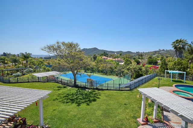 13742 Paseo Valle Alto, Poway CA: https://media.crmls.org/mediaz/bdfbef34-f730-4c09-a6ae-8453854dfeb2.jpg