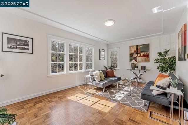 654 Mandana Blvd, Oakland, California 94610, 1 Bedroom Bedrooms, ,1 BathroomBathrooms,Condominium,For Sale,Mandana Blvd,41086148