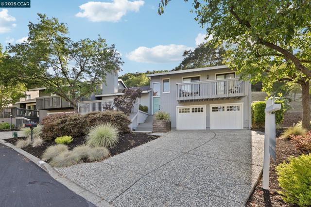 20 Broadmoor St, Moraga CA: https://media.crmls.org/mediaz/bdfc7dc1-289a-4a5e-b003-647a41777fc7.jpg