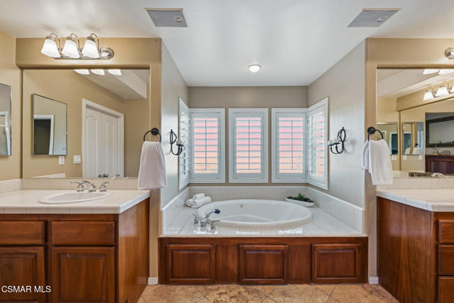 Image 39 of 51 For 490 Peter Place