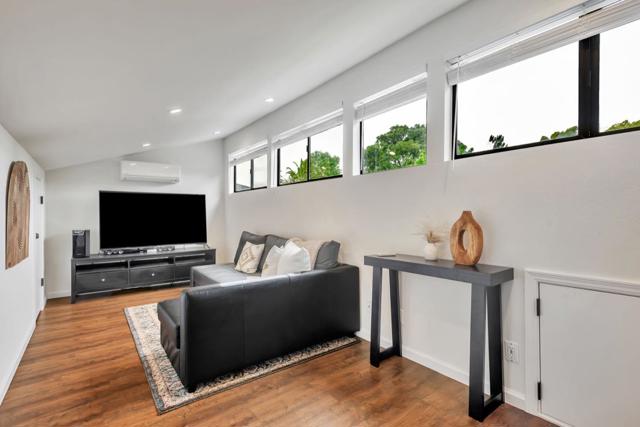 1641 Molitor Road, Belmont CA: https://media.crmls.org/mediaz/bdfd2c97-1593-44cb-8523-763cb0054280.jpg