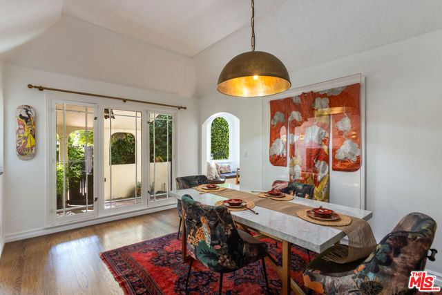 724 N Spaulding Avenue, Los Angeles CA: https://media.crmls.org/mediaz/bdfdef59-d55e-4463-b906-549a58768b0a.jpg