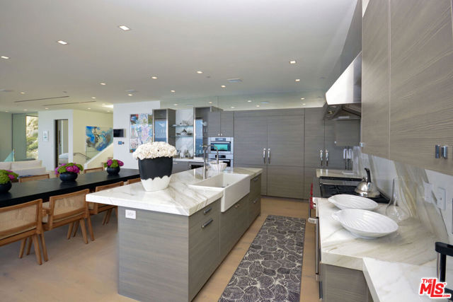 26122 Pacific Coast Highway, Malibu CA: https://media.crmls.org/mediaz/bdfe0f2b-26d9-4812-b7f4-b49bbf864d4f.jpg