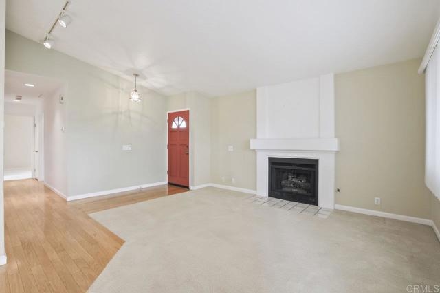 4065 Caminito Davila, San Diego CA: https://media.crmls.org/mediaz/bdfe49f2-39f1-4e3d-b94b-30c807515a19.jpg