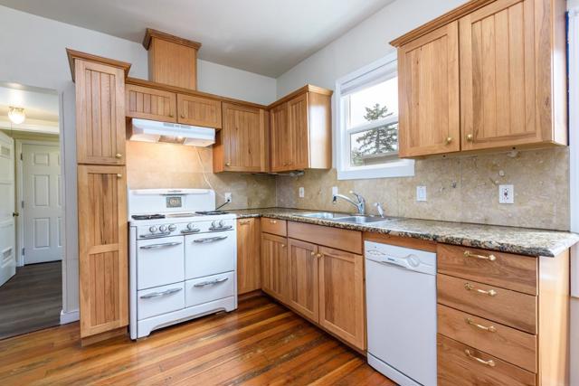 715 Tupper Street, Santa Rosa CA: https://media.crmls.org/mediaz/bdff0e44-4e1c-4d89-bae5-10fe0f9a7c30.jpg