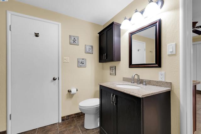 17561 Vineyard Rd, Castro Valley CA: https://media.crmls.org/mediaz/bdff56d0-ca23-4306-928a-22a0a7952ecc.jpg