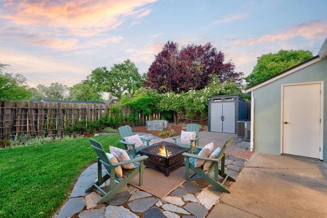 843 15th Avenue, Menlo Park CA: https://media.crmls.org/mediaz/bdff89d8-ccea-44ee-8966-e776e9fe2541.jpg