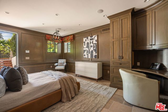 5 Bed Home for Sale in Los Angeles, California