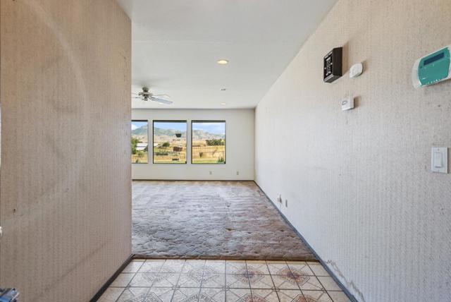307 Mansfield Road, Hollister CA: https://media.crmls.org/mediaz/bdffed28-9554-48d5-b7d7-7431d9634f4c.jpg