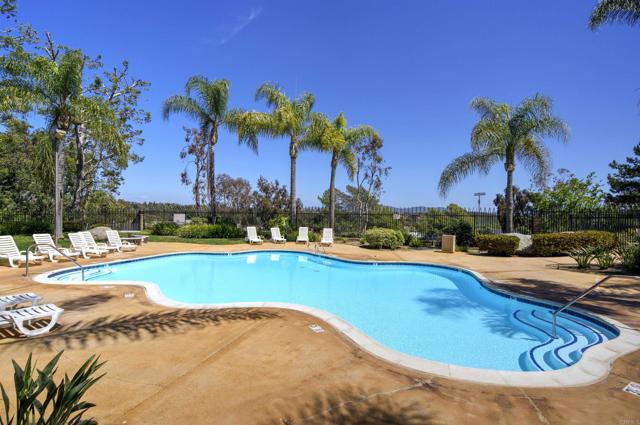 Detail Gallery Image 6 of 44 For 1688 Crystal Ridge Ct, Vista,  CA 92081 - 4 Beds | 2/1 Baths
