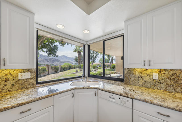 77 Majorca Drive, Rancho Mirage CA: https://media.crmls.org/mediaz/be0171b0-070e-401b-a63d-043c877a4f57.jpg