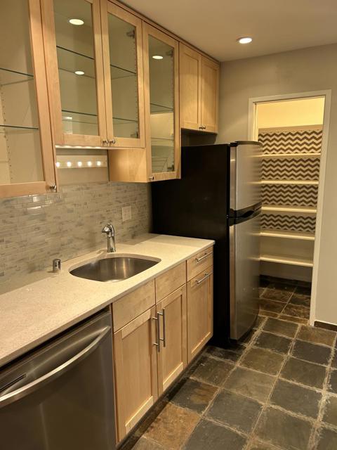 940 Peninsula Avenue, San Mateo CA: https://media.crmls.org/mediaz/be01abb1-831e-4059-a7a5-ed24404e50e6.jpg