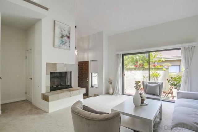 3319 Caminito Eastbluff, La Jolla CA: https://media.crmls.org/mediaz/be01cb77-a3e3-4066-886a-a55ea10a80a2.jpg