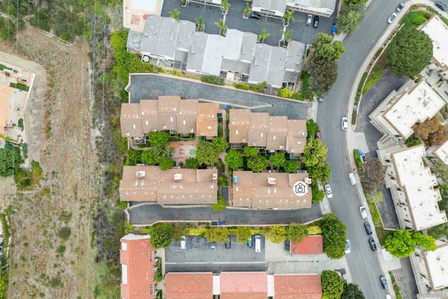 2362 Altisma Way, Carlsbad CA: https://media.crmls.org/mediaz/be01ddf3-b308-4c87-8e89-e0a0441d42ce.jpg