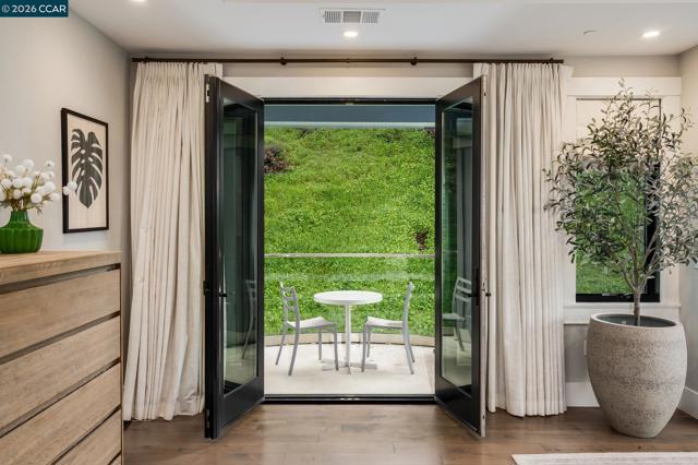 Image 29 of 59 For 401 Legacy Dr