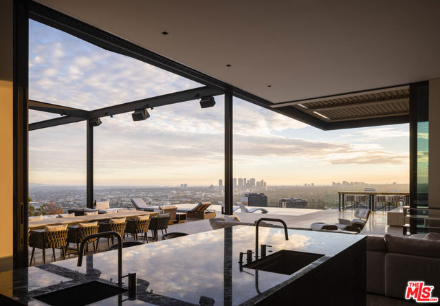 1305 Collingwood Place, Los Angeles CA: https://media.crmls.org/mediaz/be02ab38-5e90-4da7-9d51-f1430085b7d9.jpg