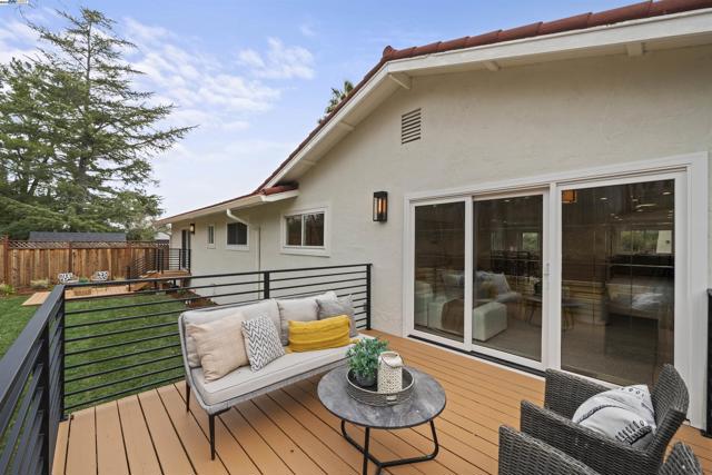 Image 32 of 51 For 4253 Mirador Dr