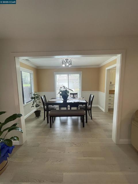 1 Bluff Ct, Hercules CA: https://media.crmls.org/mediaz/be02f09e-8edc-44f4-9553-712757b30742.jpg