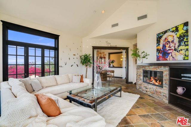 22252 W ALTA Drive, Topanga CA: https://media.crmls.org/mediaz/be02f18c-d0a5-4799-9f46-317a2f513b2f.jpg