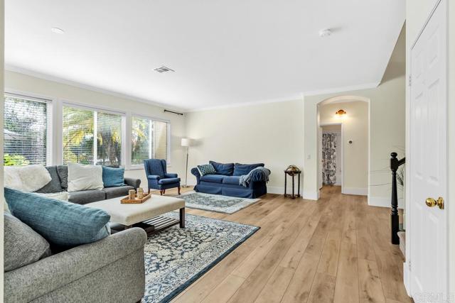 Detail Gallery Image 13 of 53 For 1404 Logan Ct, Escondido,  CA 92027 - 5 Beds | 4 Baths