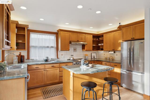 817 Curtis St, Albany CA: https://media.crmls.org/mediaz/be036dfc-0b1c-44d2-b76d-b08ad23e00c4.jpg
