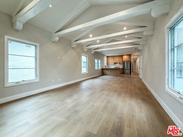 150 N Arnaz Drive, Beverly Hills CA: https://media.crmls.org/mediaz/be0398d3-7b79-4289-bb58-4f2e93c6d29c.jpg