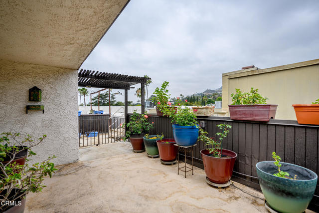 125 W Mountain Street, Glendale CA: https://media.crmls.org/mediaz/be04c317-c218-493c-9c6e-4ca346886d80.jpg