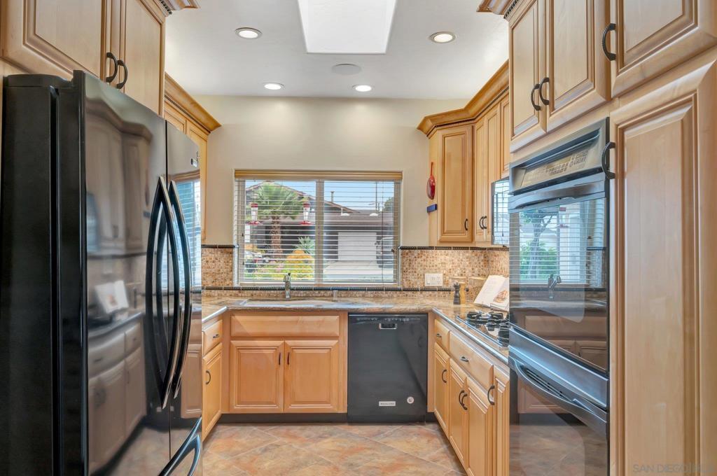 MLS #250030437SD img 8