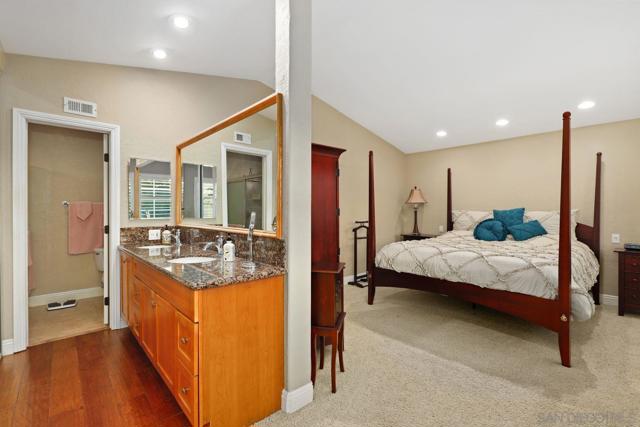10421 Les Arbres Pl, San Diego CA: https://media.crmls.org/mediaz/be065b33-bf4e-444f-a66f-e5a318001913.jpg