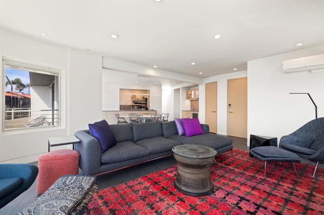 Detail Gallery Image 2 of 27 For 2110 Avenida De La Playa #C,  La Jolla,  CA 92037 - 3 Beds | 2/1 Baths