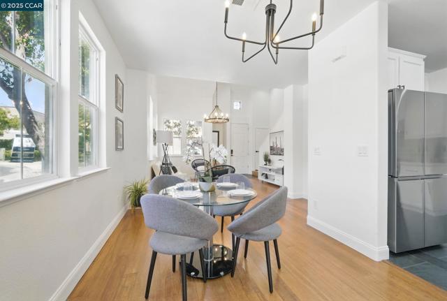10708 Prince Royal Ct, Oakland CA: https://media.crmls.org/mediaz/be074720-b2fb-4299-9358-4ac6022cb8a8.jpg
