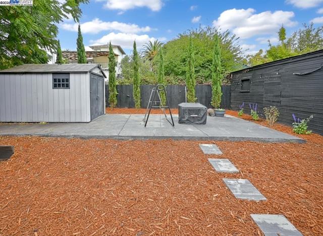 5706 Brookdale Ave, Oakland CA: https://media.crmls.org/mediaz/be074985-ed81-4f0b-9c8b-b28d51dced0d.jpg