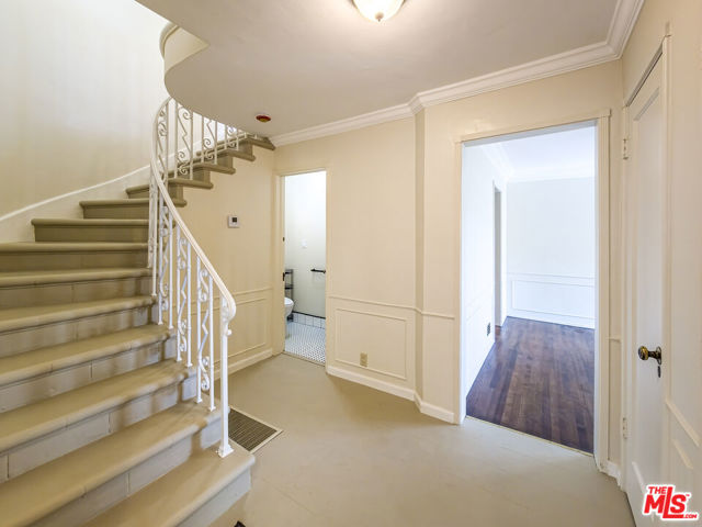 8967 St Ives Drive, Los Angeles CA: https://media.crmls.org/mediaz/be074c2b-5a9c-4951-a81d-19ab3daa4d9a.jpg