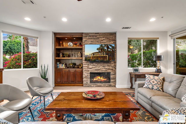 226 Canyon Circle, Palm Springs