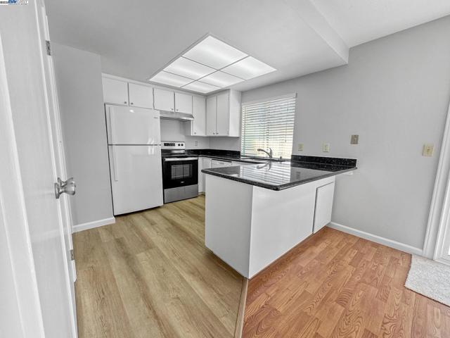 2857 Fountainhead Dr, San Ramon CA: https://media.crmls.org/mediaz/be07788d-4181-41b0-8915-4355beb95d7a.jpg